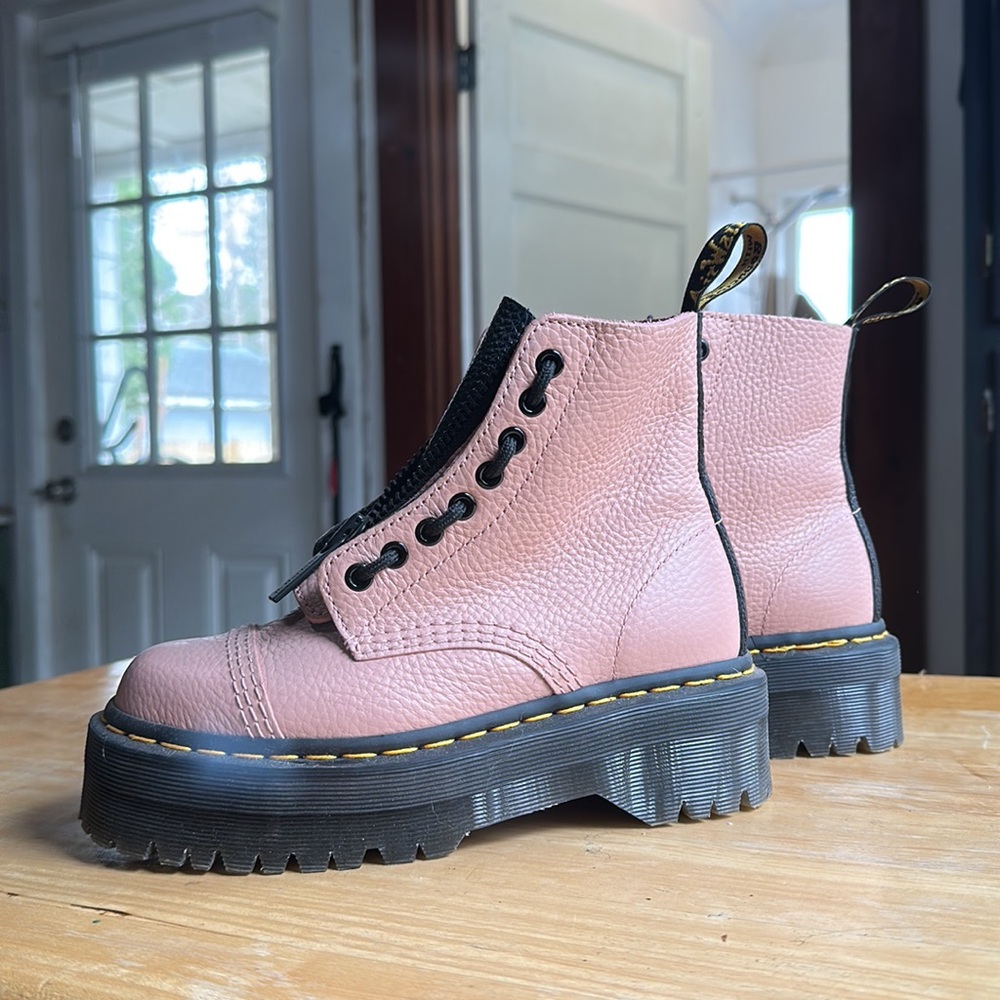 Dr. Martens Sinclair boot